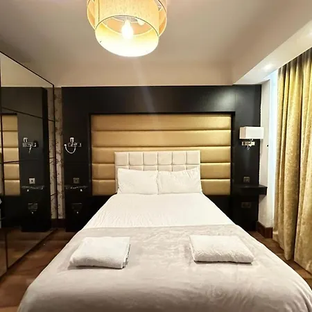 Two Bedroom Apartment Near Oxford Street